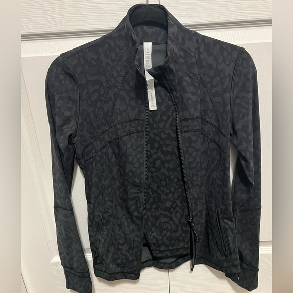 Lululemon Set Top and Bottom - Picture 5 of 16